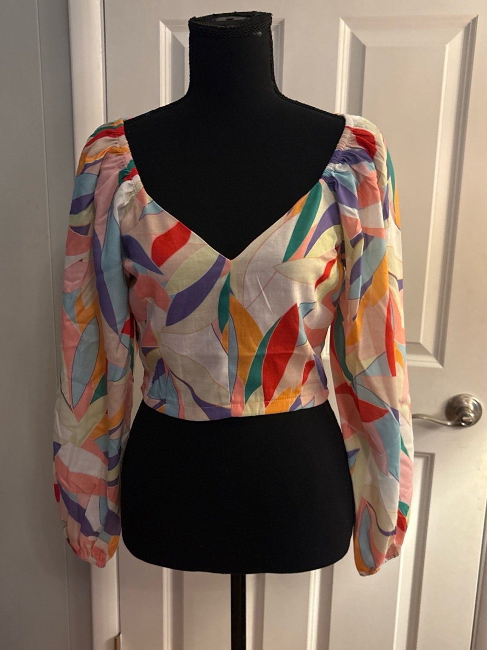 Multicolor Leaf-Print V-Neck Puff Sleeve Crop Top